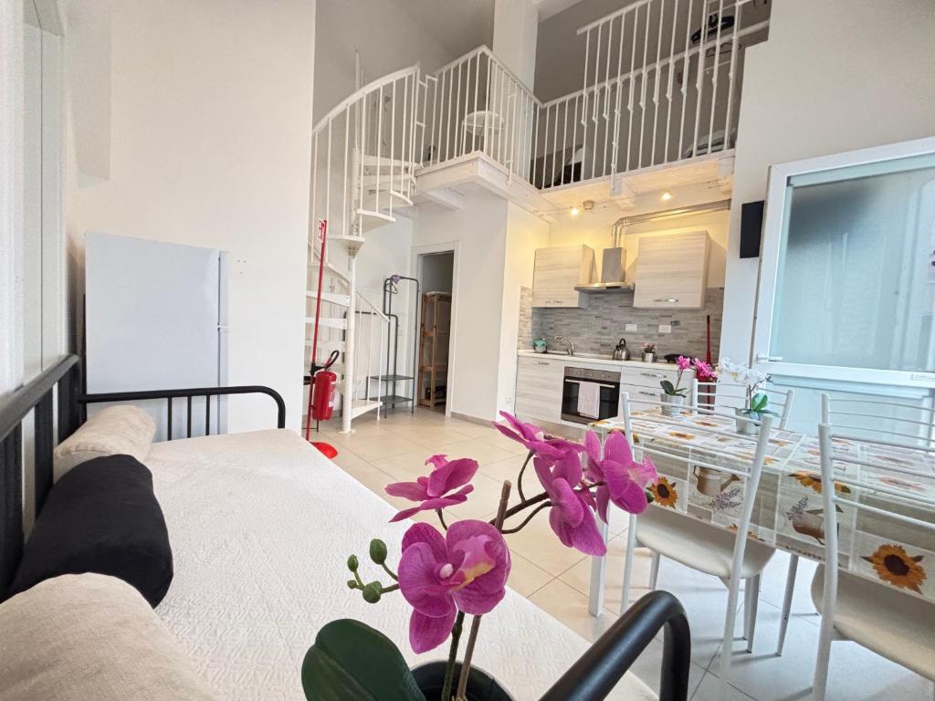 8 Lofts - Apartments - 1