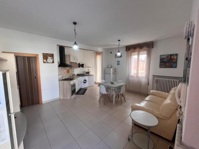 Good House- Ampio appartamento vicino al mare