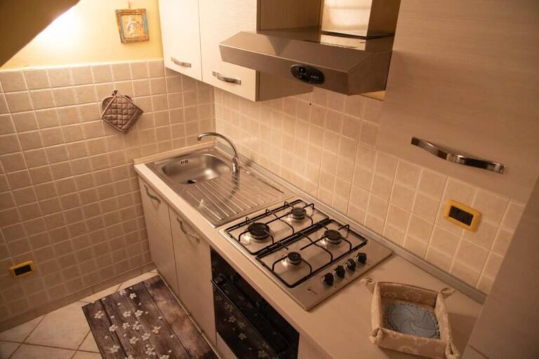 LA CASA TRA GLI ULIVI