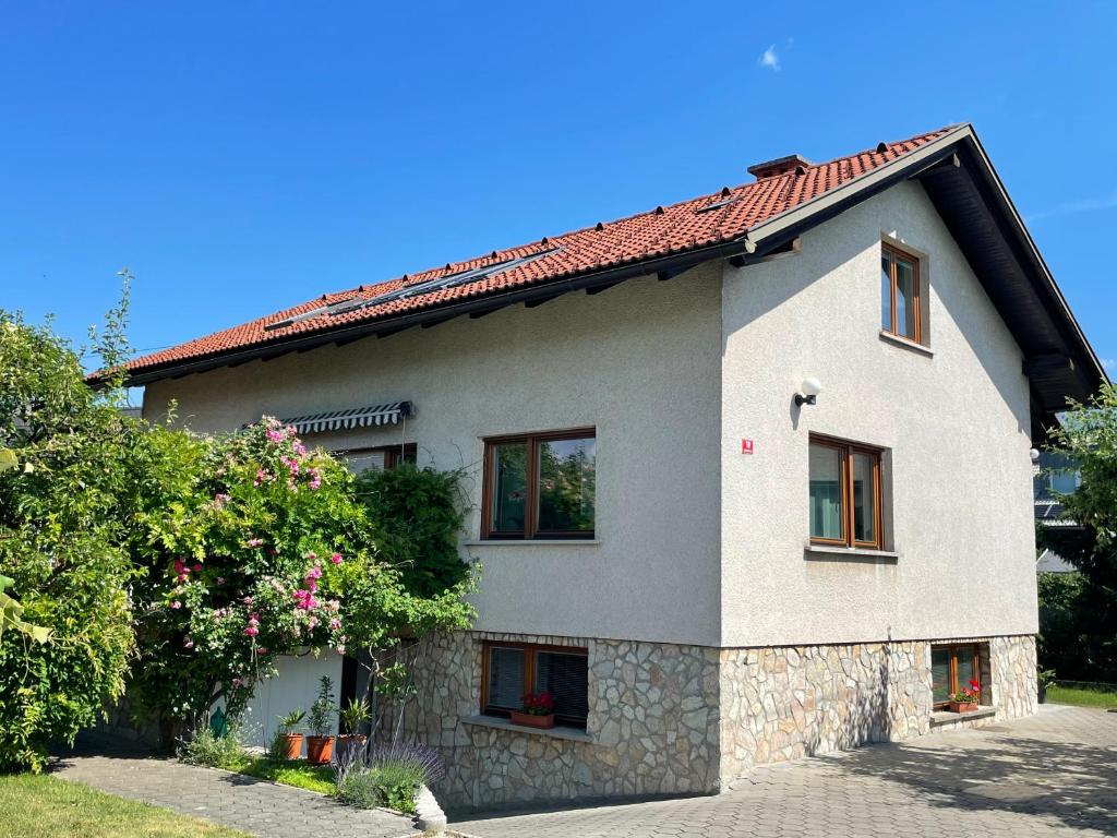 ANMARI Apartment & Rooms