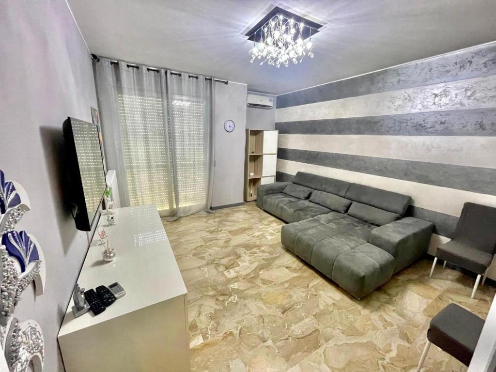 THE APARTMENT - HOME