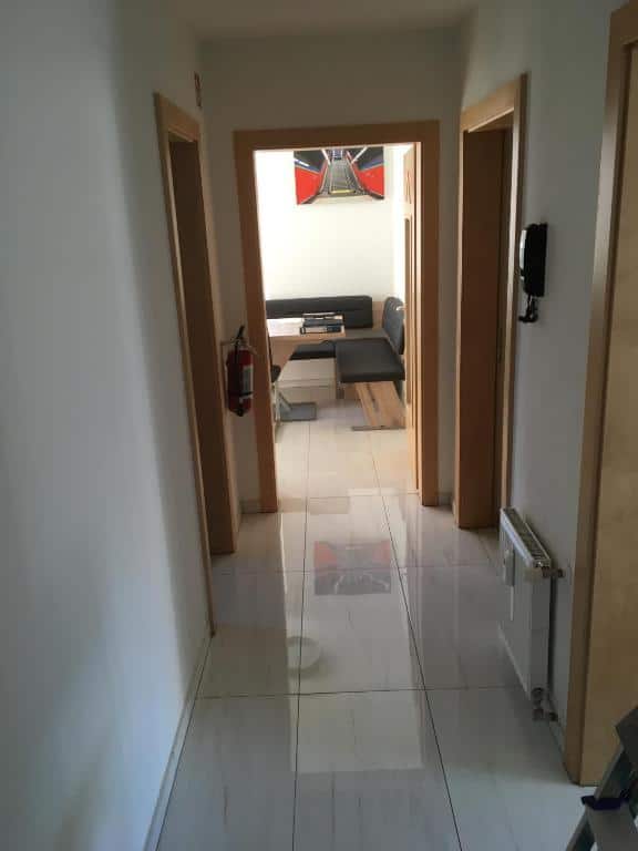 V91 Young People Citymountain