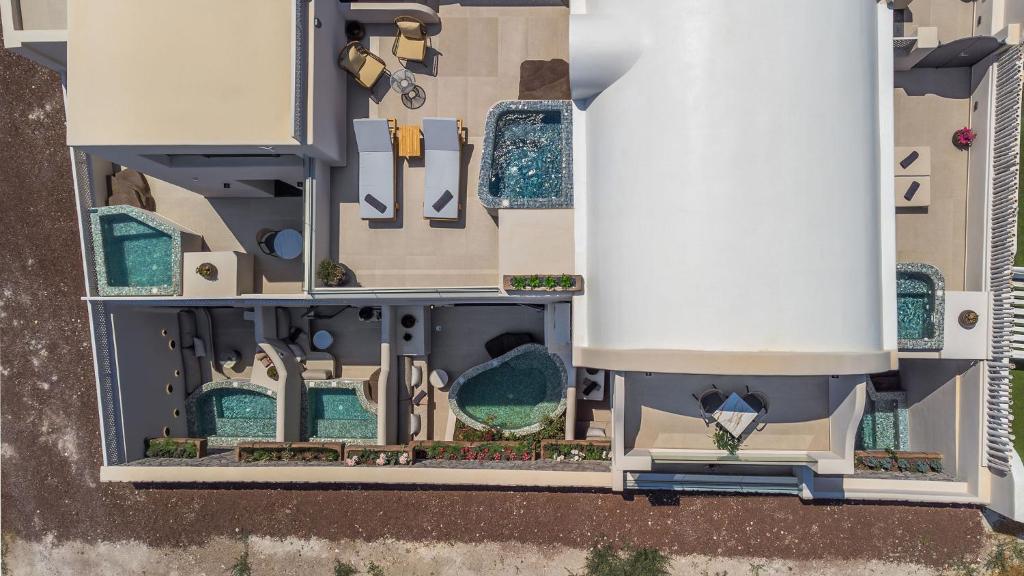 The Cosmopolitan - Karterados Urban Suites