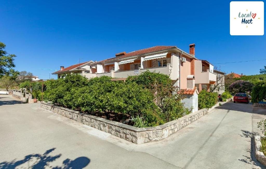 Apartments and Rooms Dobrila